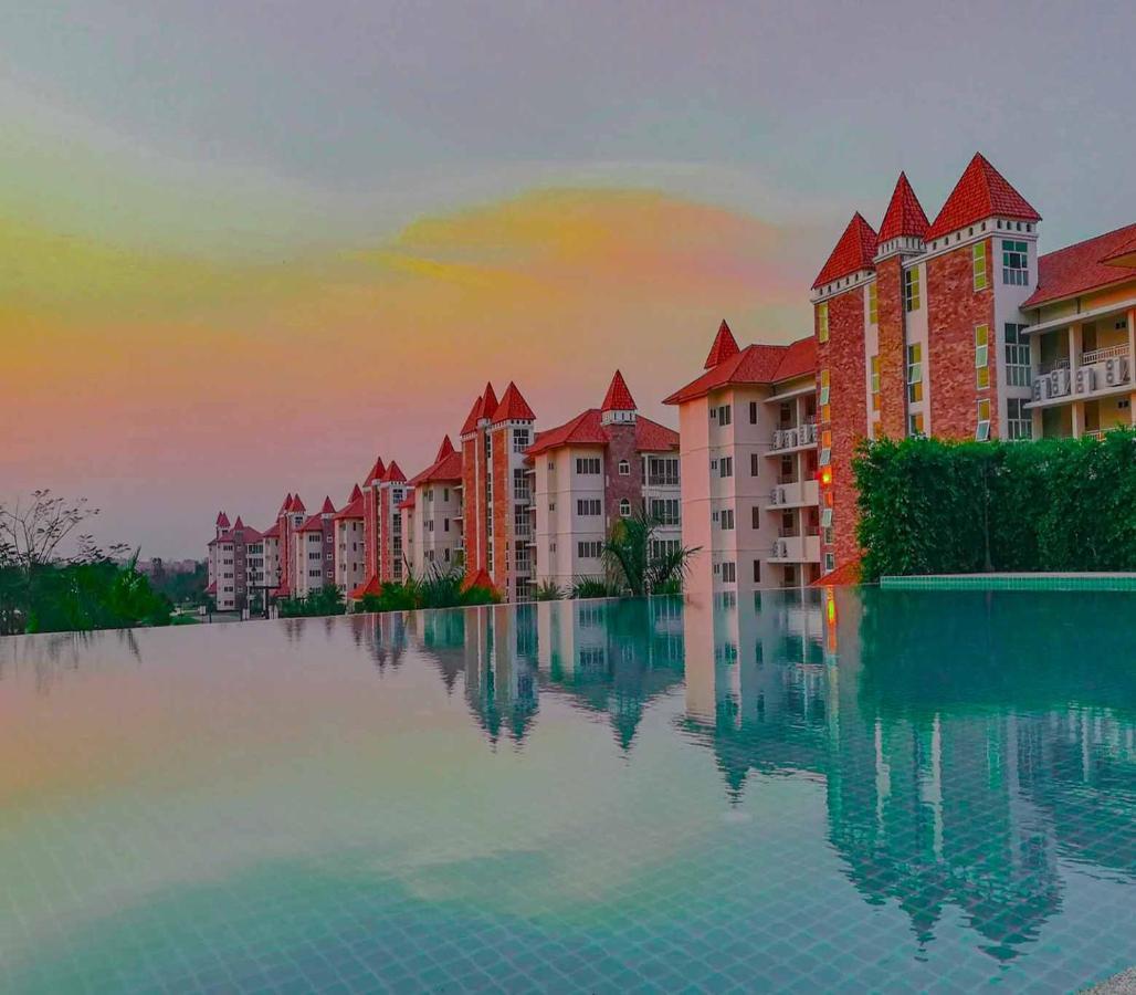 แฮปปี้ ซิตี้ กอล์ฟ แอนด์ รีสอร์ท เชียงราย ภายนอก รูปภาพ