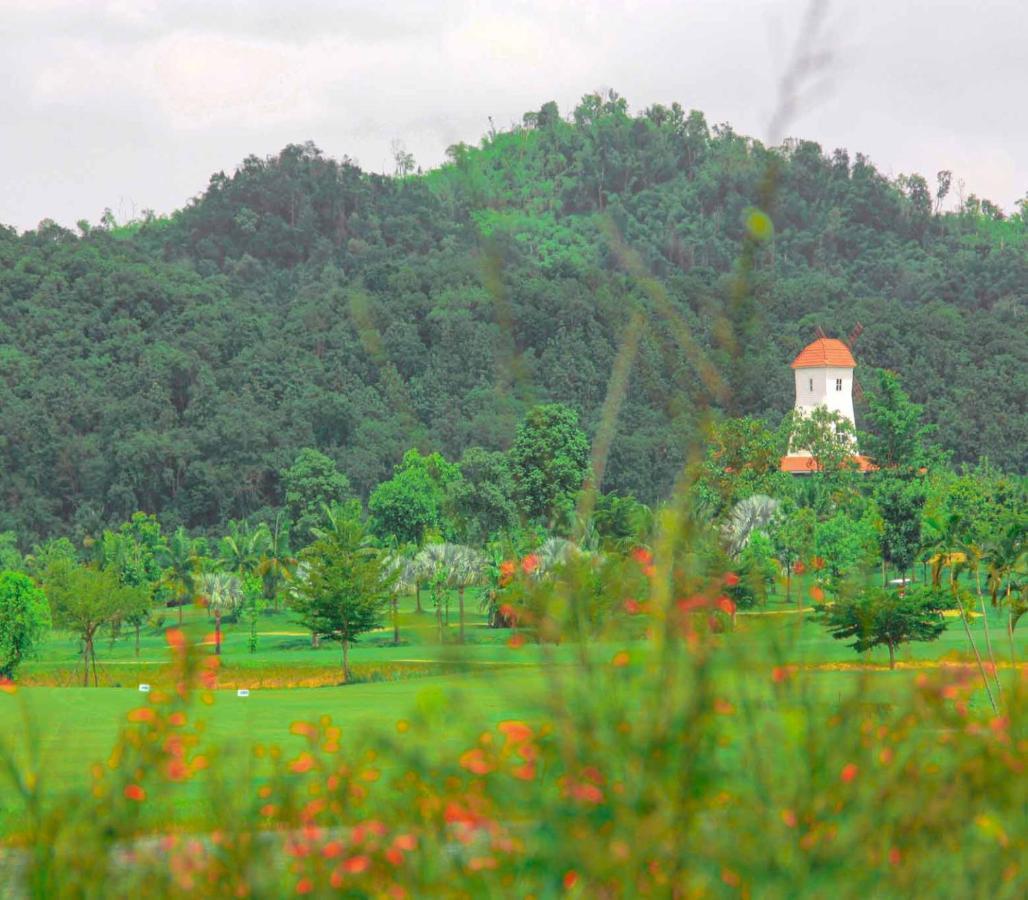 แฮปปี้ ซิตี้ กอล์ฟ แอนด์ รีสอร์ท เชียงราย ภายนอก รูปภาพ